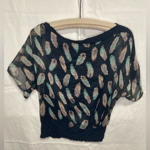 Super cute feather design top 🪶 ✨